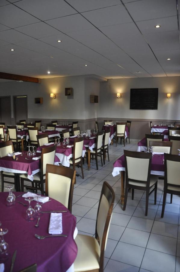 Henri 4 Hotel Rostrenen ภายนอก รูปภาพ