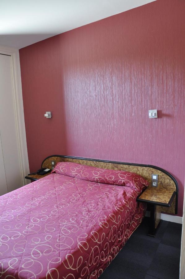 Henri 4 Hotel Rostrenen ภายนอก รูปภาพ